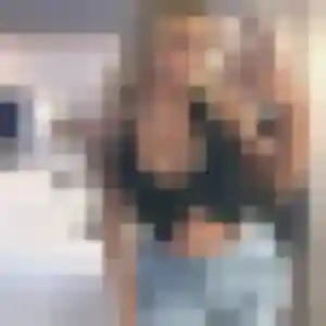 Albertine, 30 ans, connectée à Douarnenez pour une rencontre coquine