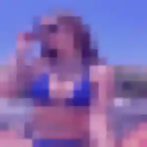 Contacte Elena, 33 ans à Fontaines-sur-Saône en privé