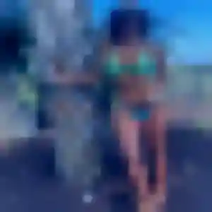 Marie (27 ans) à Orly attend une rencontre ce soir