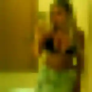 Viviane (23 ans) à Villeneuve-lès-Avignon propose un rencontre coquine ce soir